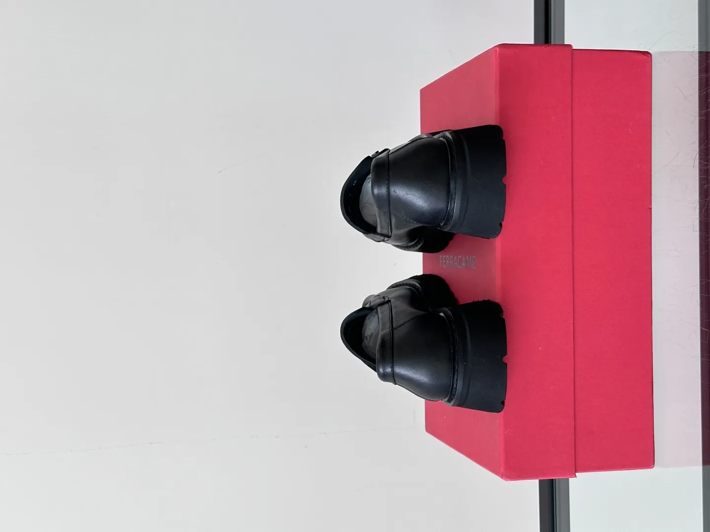 SALVATORE FERRAGAMO Мужские лоферы коровья кожа глубокий черный