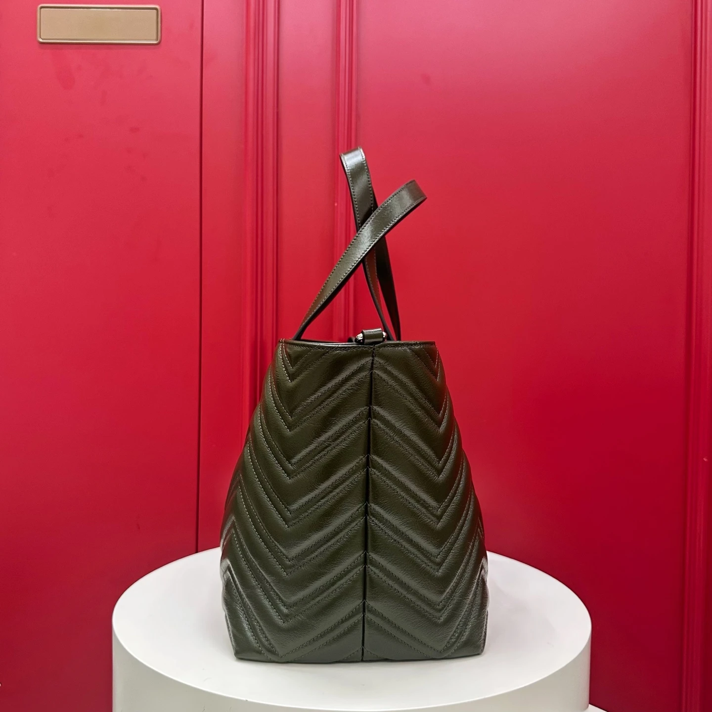 GUCCI Женская сумка GG Marmont medium tote bag