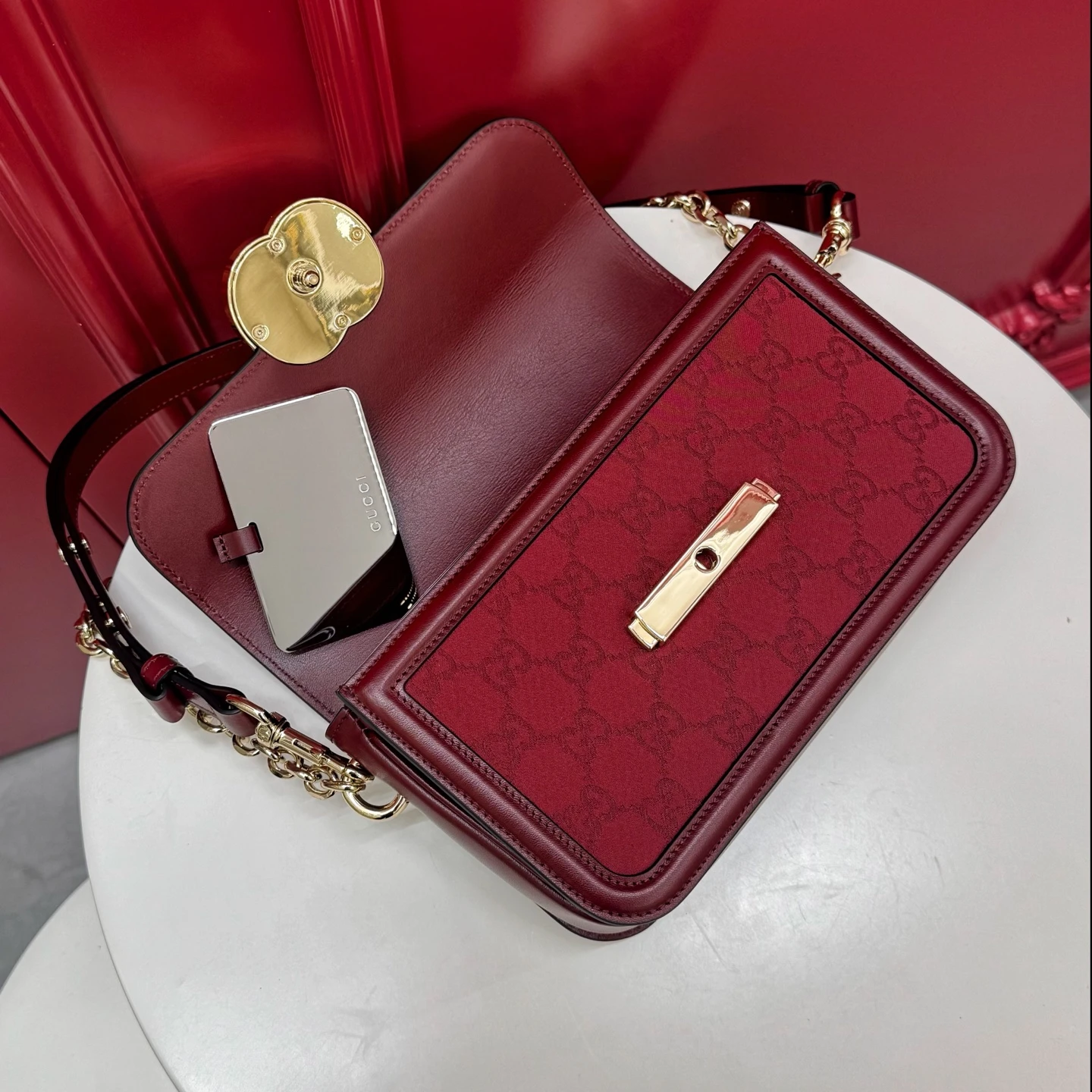 GUCCI Женская сумка Gucci go small shoulder bag