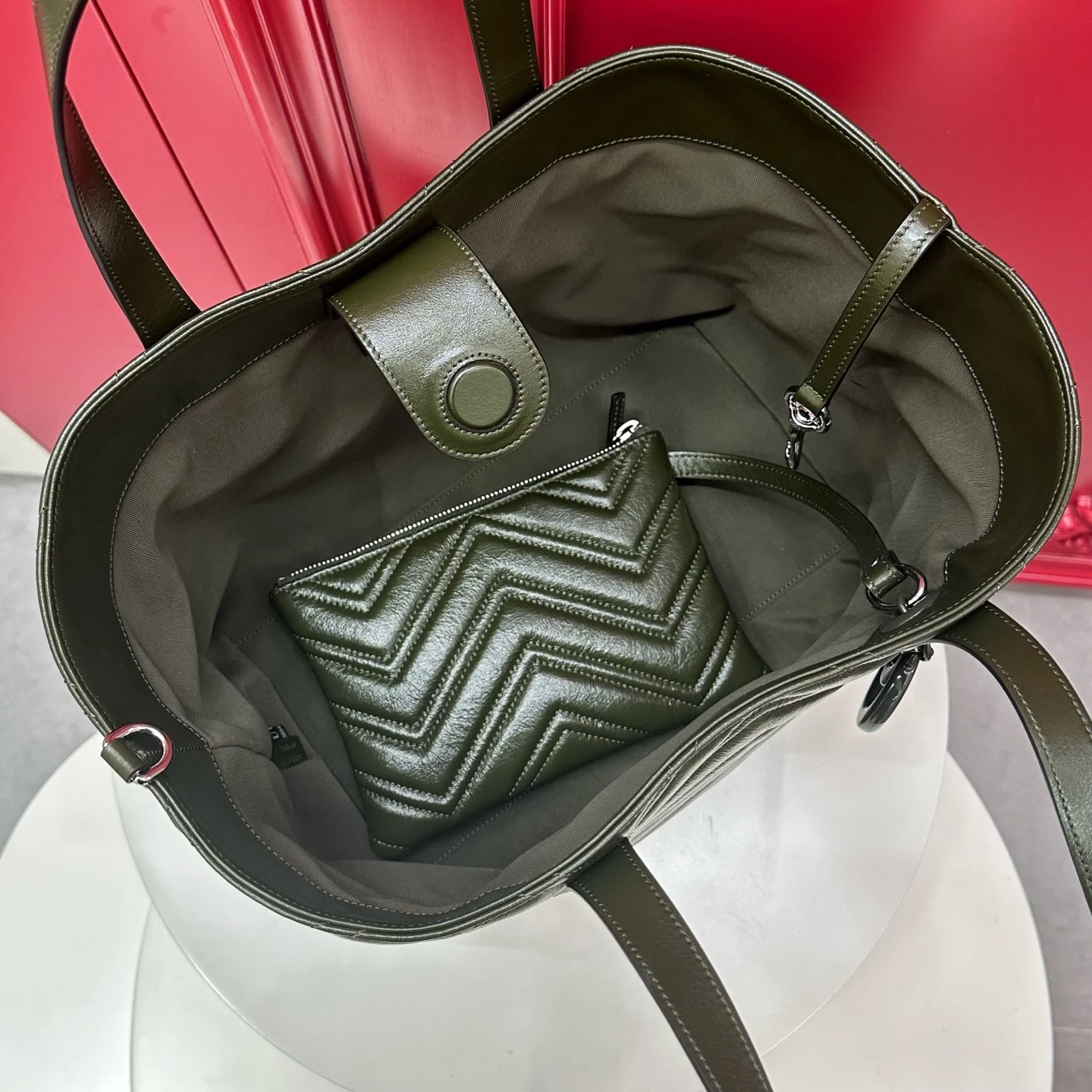 GUCCI Женская сумка GG Marmont medium tote bag