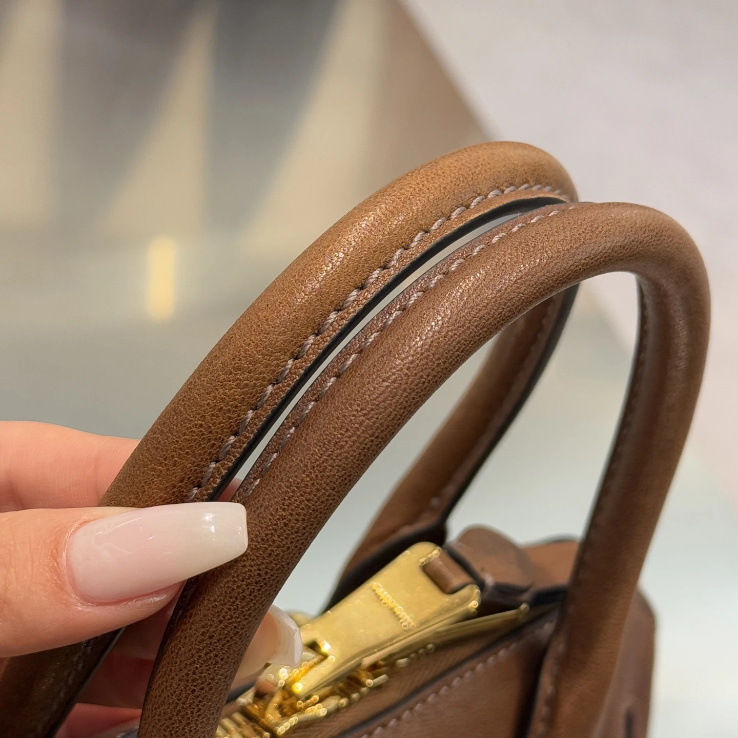 MIU MIU Женская сумка Aventure Nappa MIU MIU Женская сумка Aventure Nappa