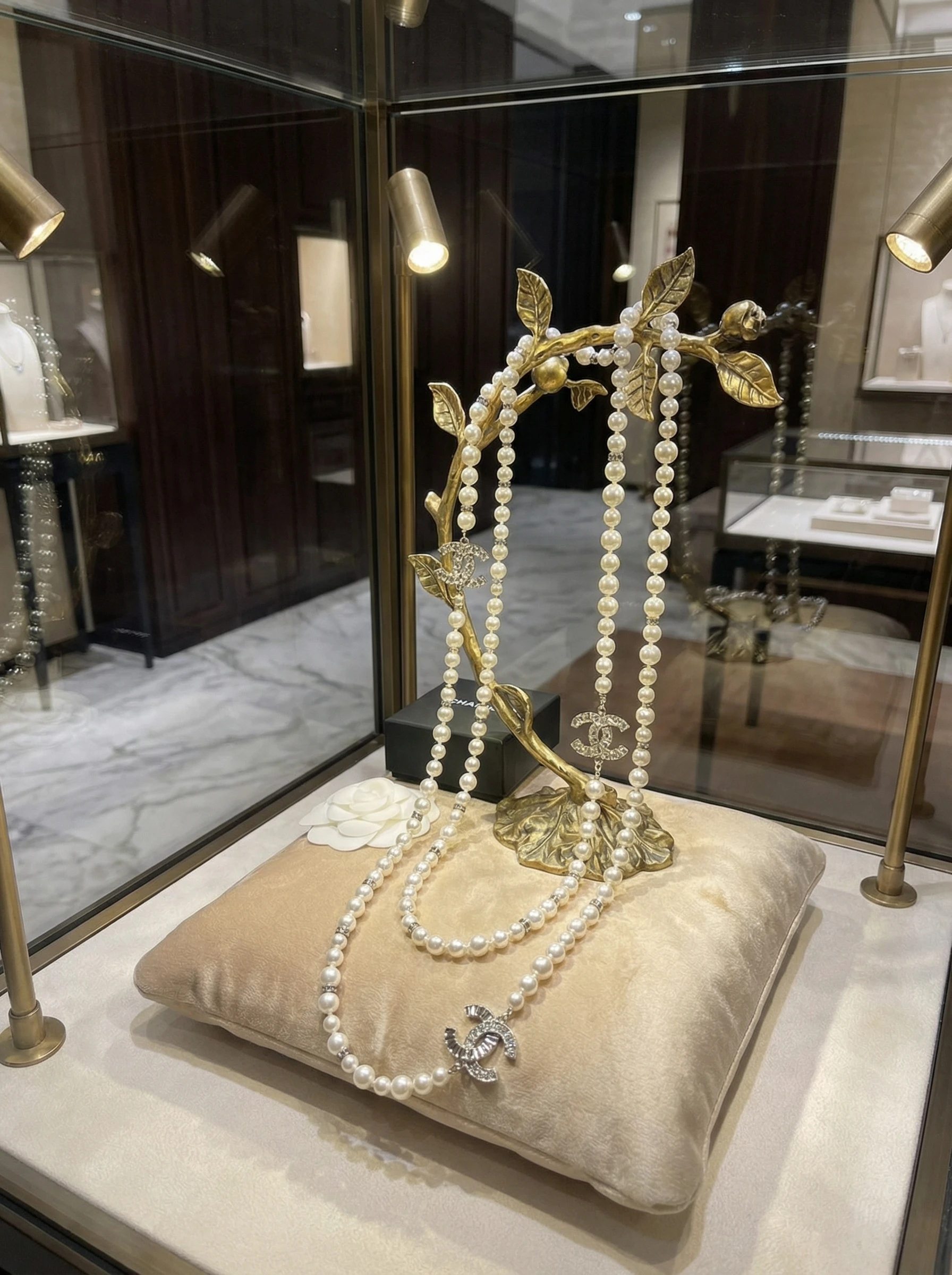 CHANEL Женское многослойное колье CHANEL Женское многослойное колье