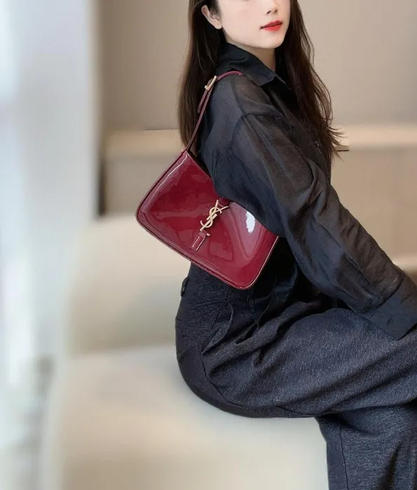 SAINT LAURENT Женская сумка Le 5 A 7 Hobo