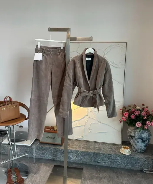 THE ROW Женский костюм из замши