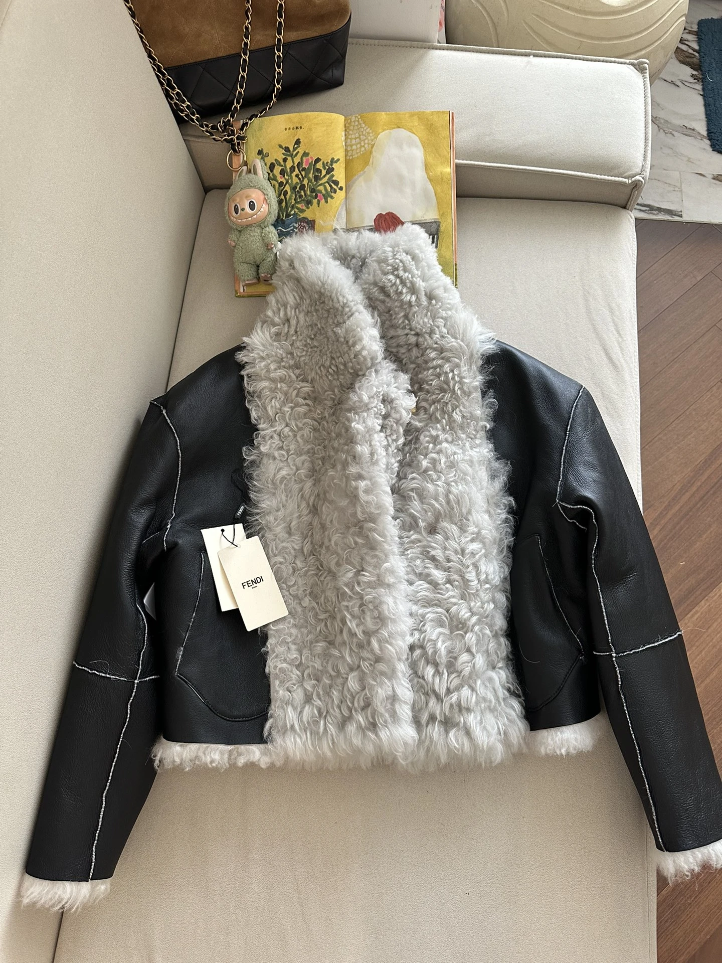 FENDI Женская шуба из овчины FENDI Женская шуба из овчины