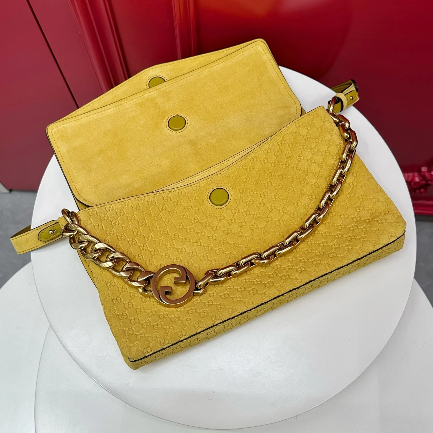 GUCCI Женская сумка Medium shoulder bag with chain