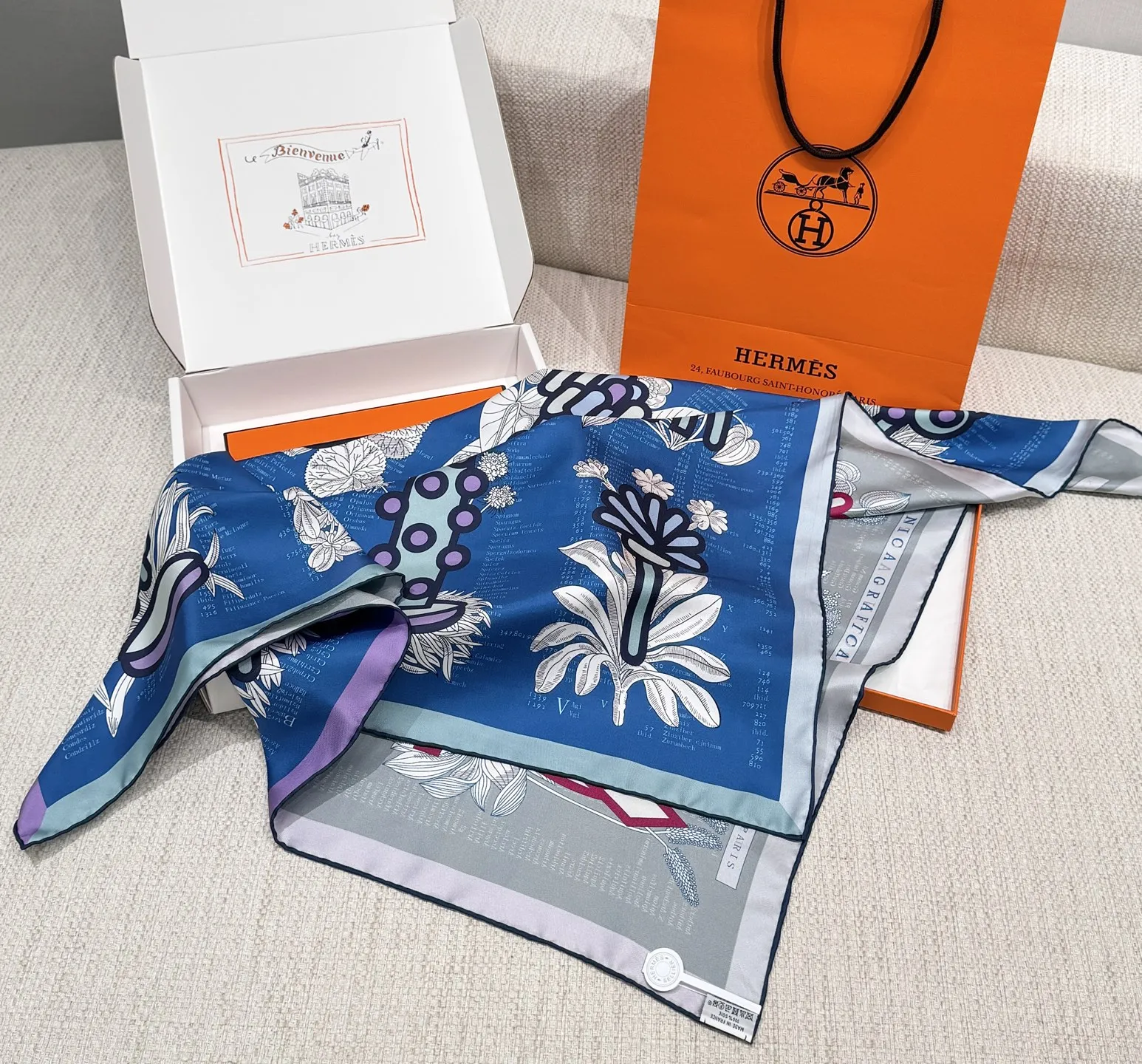 HERMES Женский платок из натурального шелка