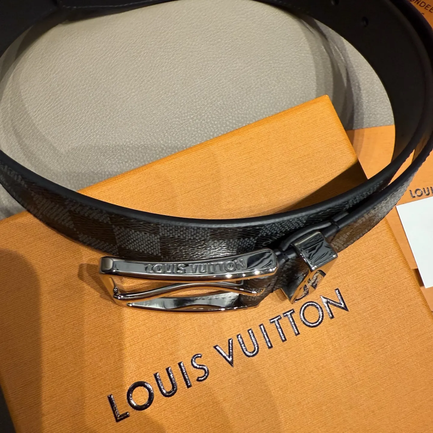 LOUIS VUITTON Мужской ремень коровья кожа