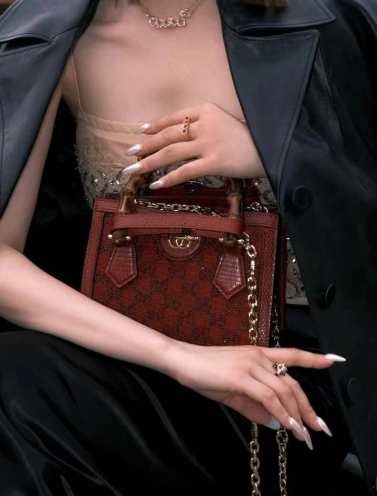 GUCCI Женская сумка Diana с кристаллами