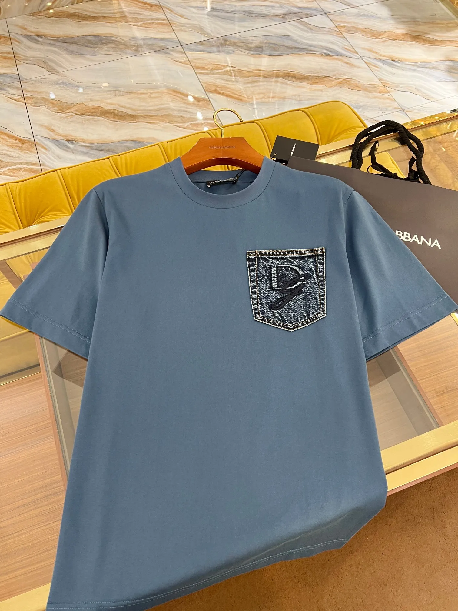 DOLCE & GABBANA Мужская футболка хлопок с нагрудным карманом DOLCE & GABBANA Мужская футболка хлопок с нагрудным карманом