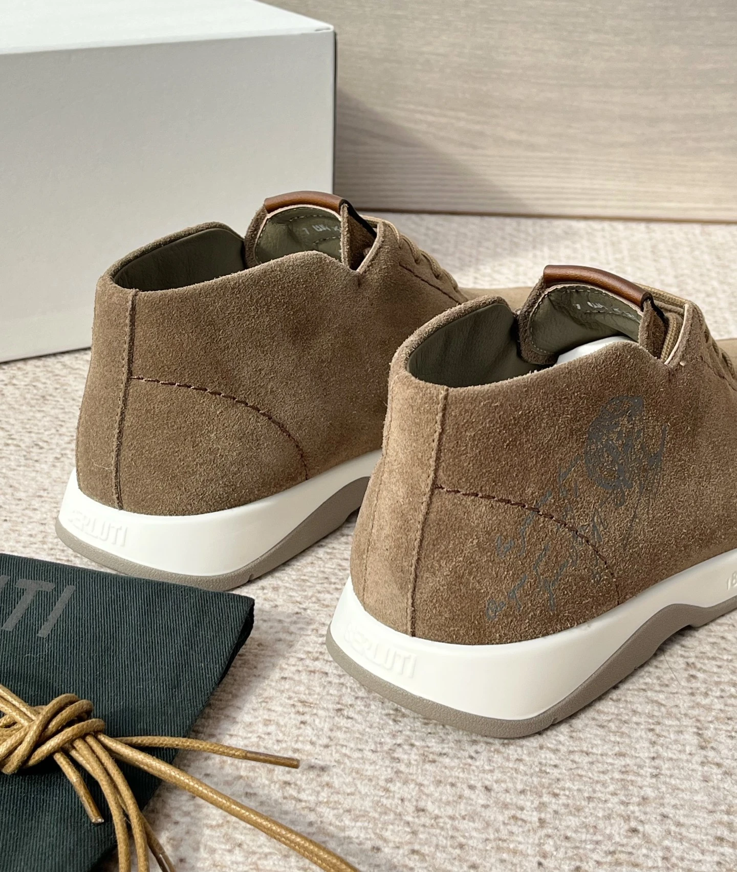 BERLUTI Мужские кроссовки из телячьей кожи 