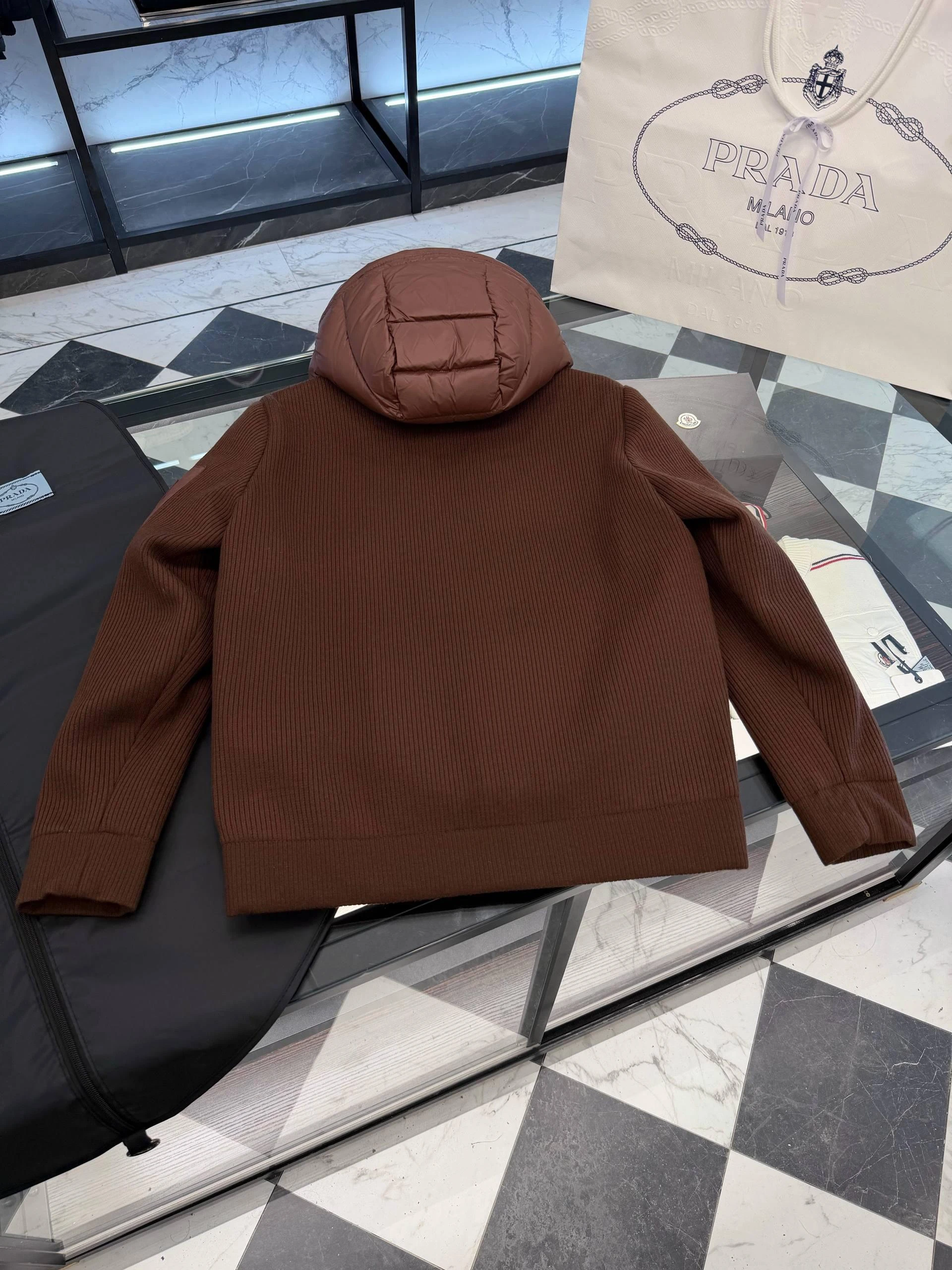 PRADA Мужская ветровка на пуховом наполнителе PRADA Мужская ветровка на пуховом наполнителе