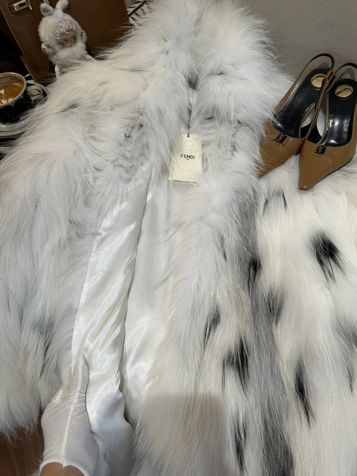 FENDI Женская шуба из меха лисы в длине макси FENDI Женская шуба из меха лисы в длине макси