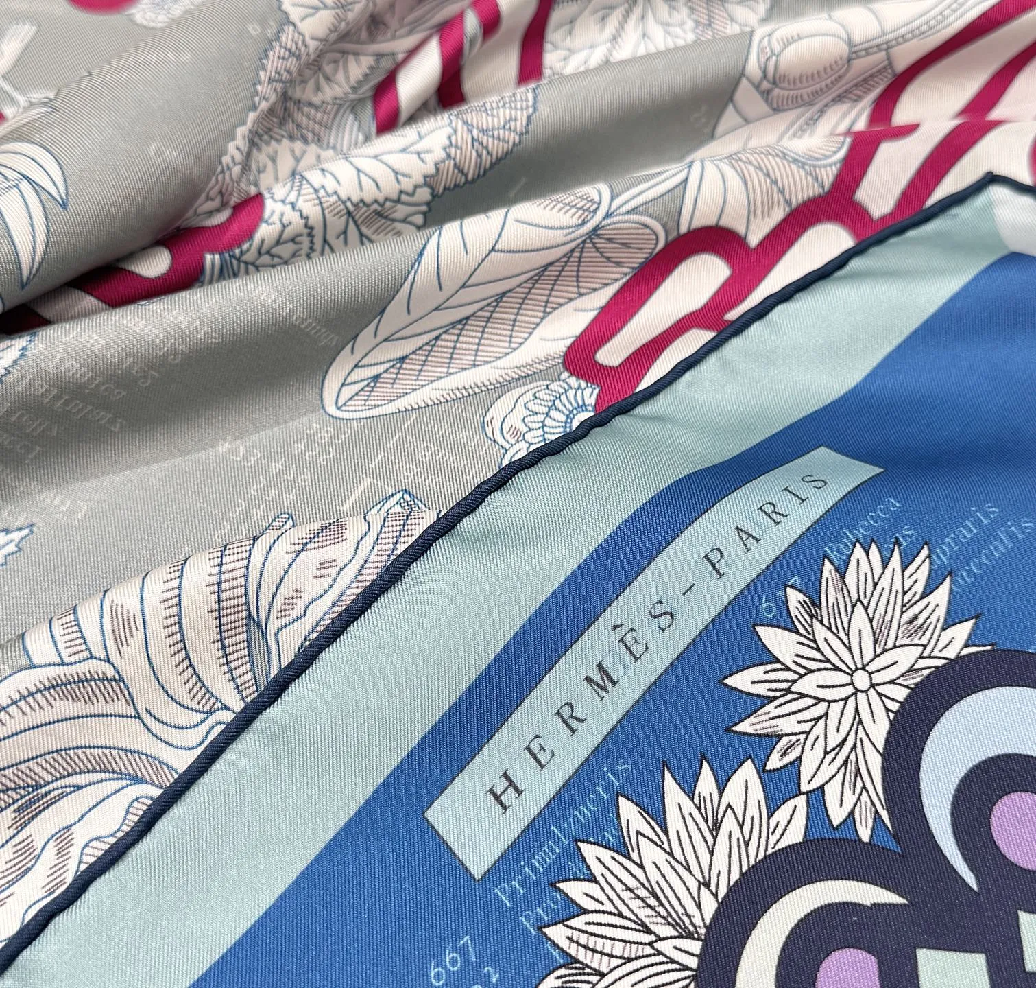 HERMES Женский платок из натурального шелка