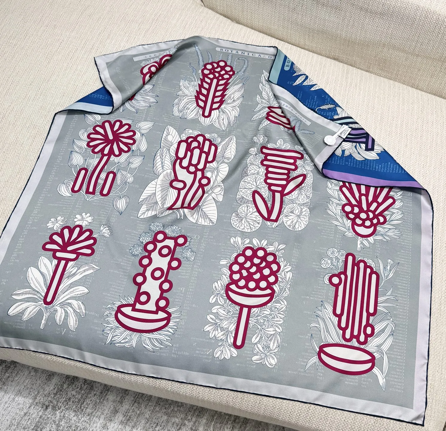 HERMES Женский платок из натурального шелка