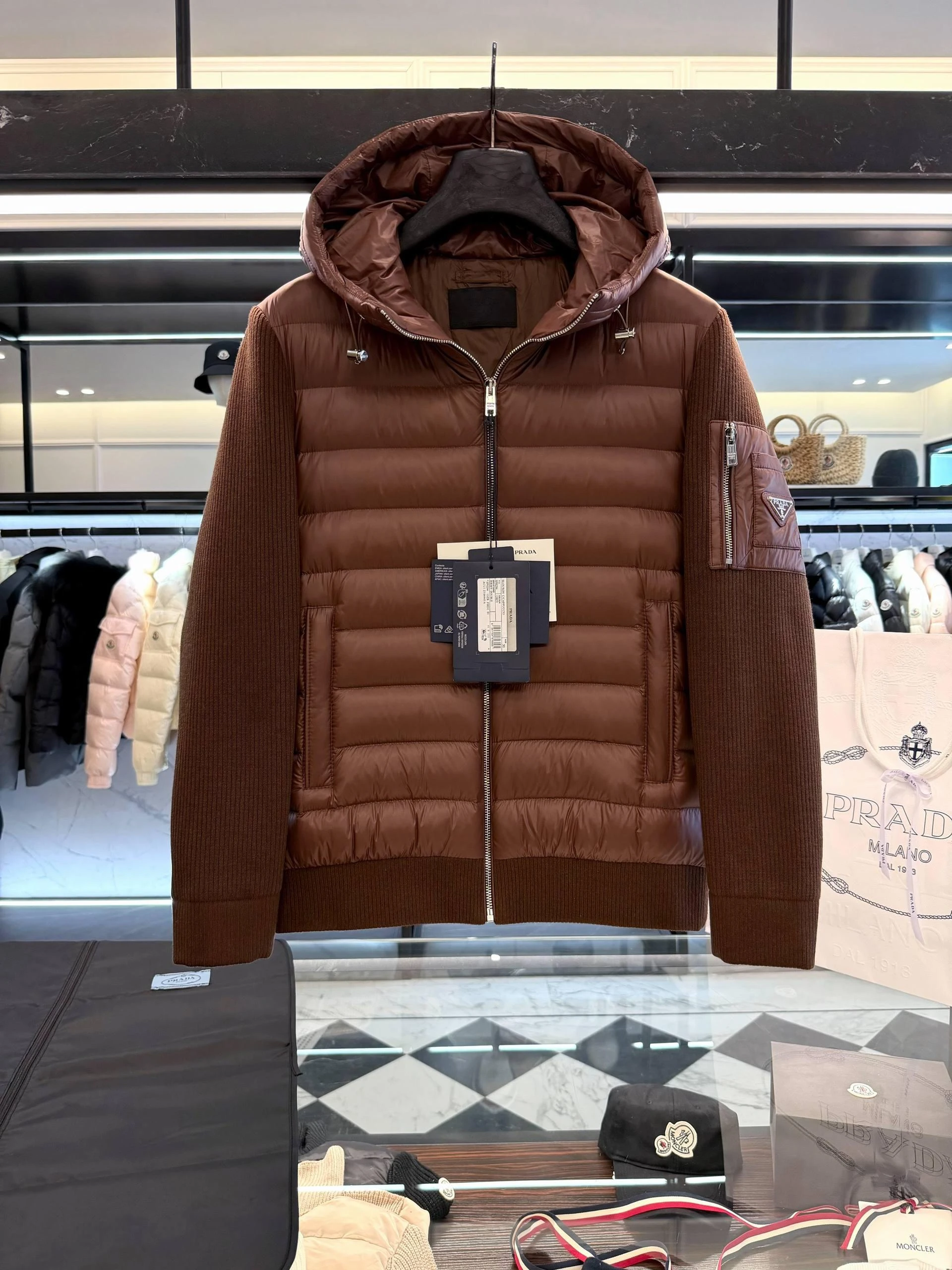 PRADA Мужская ветровка на пуховом наполнителе PRADA Мужская ветровка на пуховом наполнителе