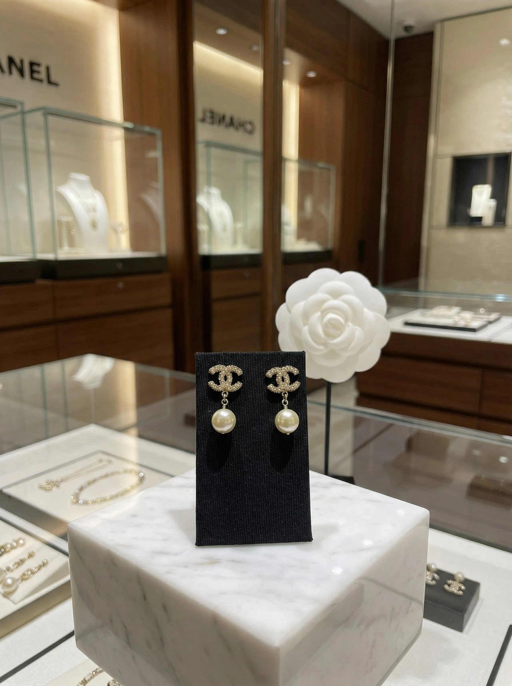 CHANEL Женские серьги и Колье из латуни с жемчугом CHANEL Женские серьги и Колье из латуни с жемчугом