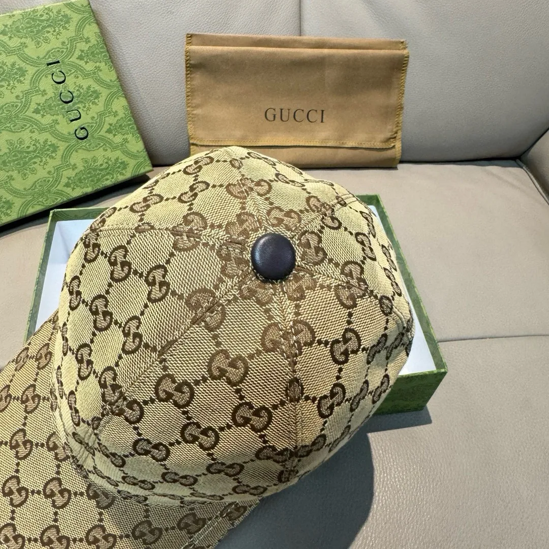GUCCI Кепка GG с принтом