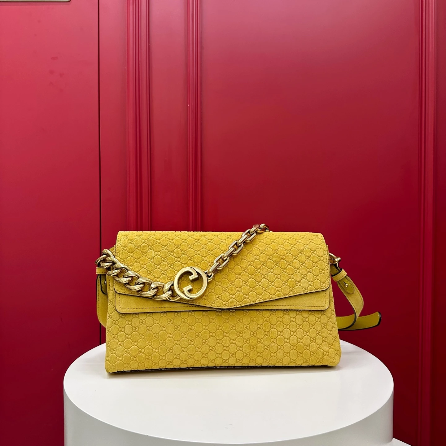 GUCCI Женская сумка Medium shoulder bag with chain