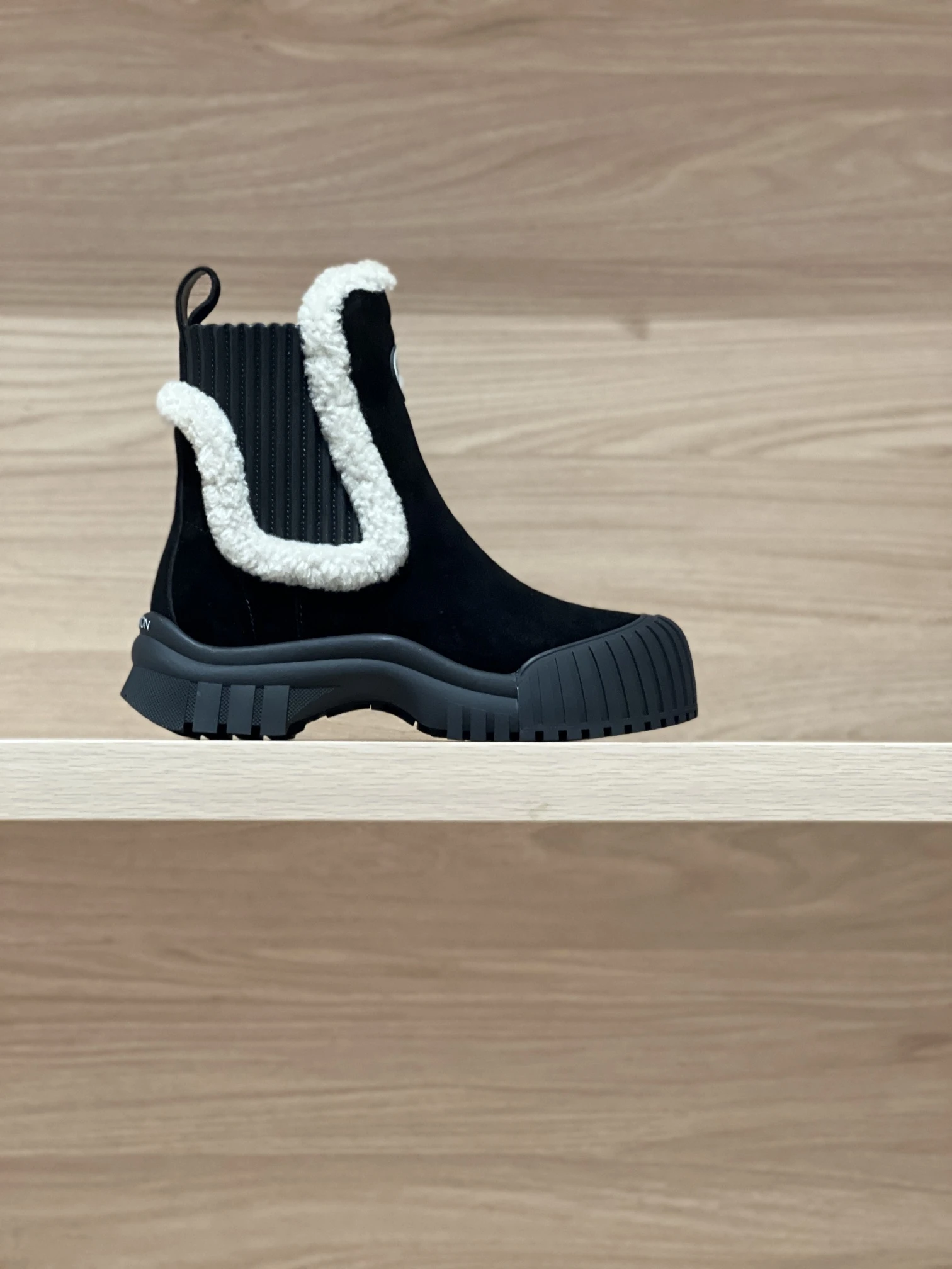 LOUIS VUITTON Женские чёрные ботинки с мехом