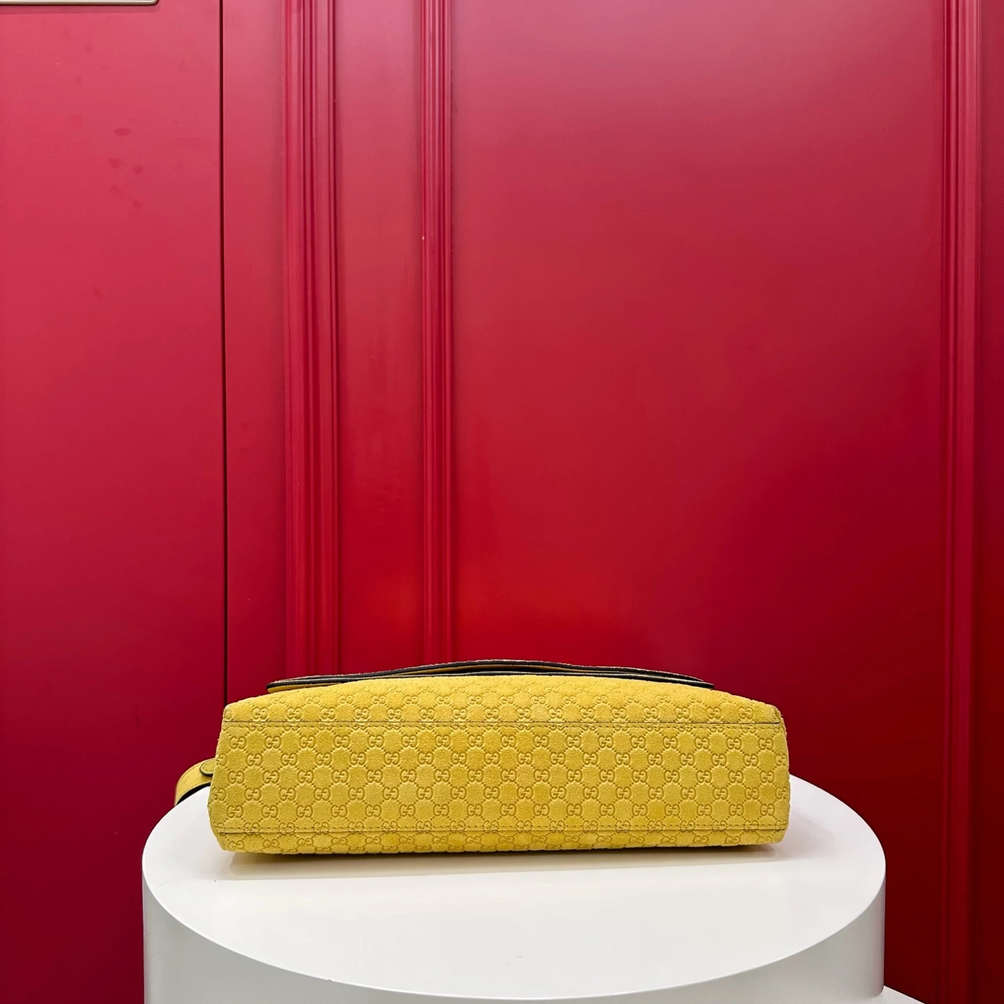 GUCCI Женская сумка Medium shoulder bag with chain