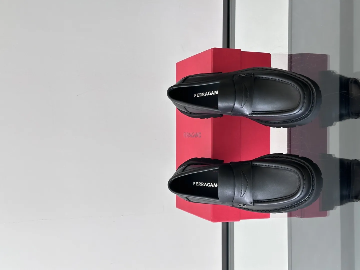 SALVATORE FERRAGAMO Мужские лоферы коровья кожа глубокий черный