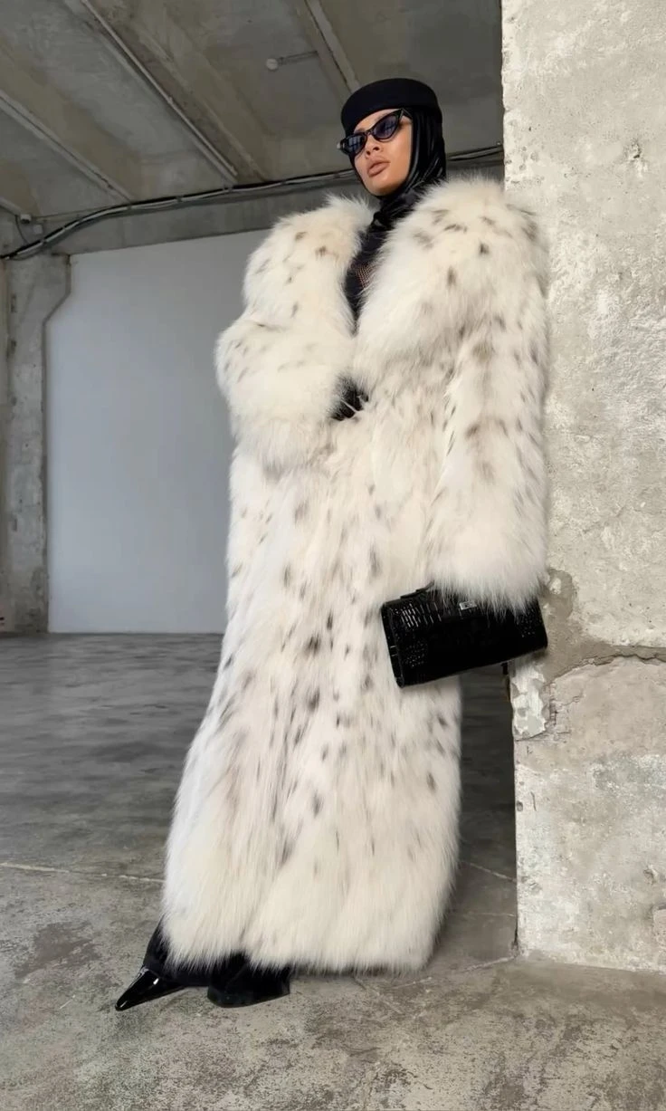 FENDI Женская шуба из меха лисы в длине макси FENDI Женская шуба из меха лисы в длине макси