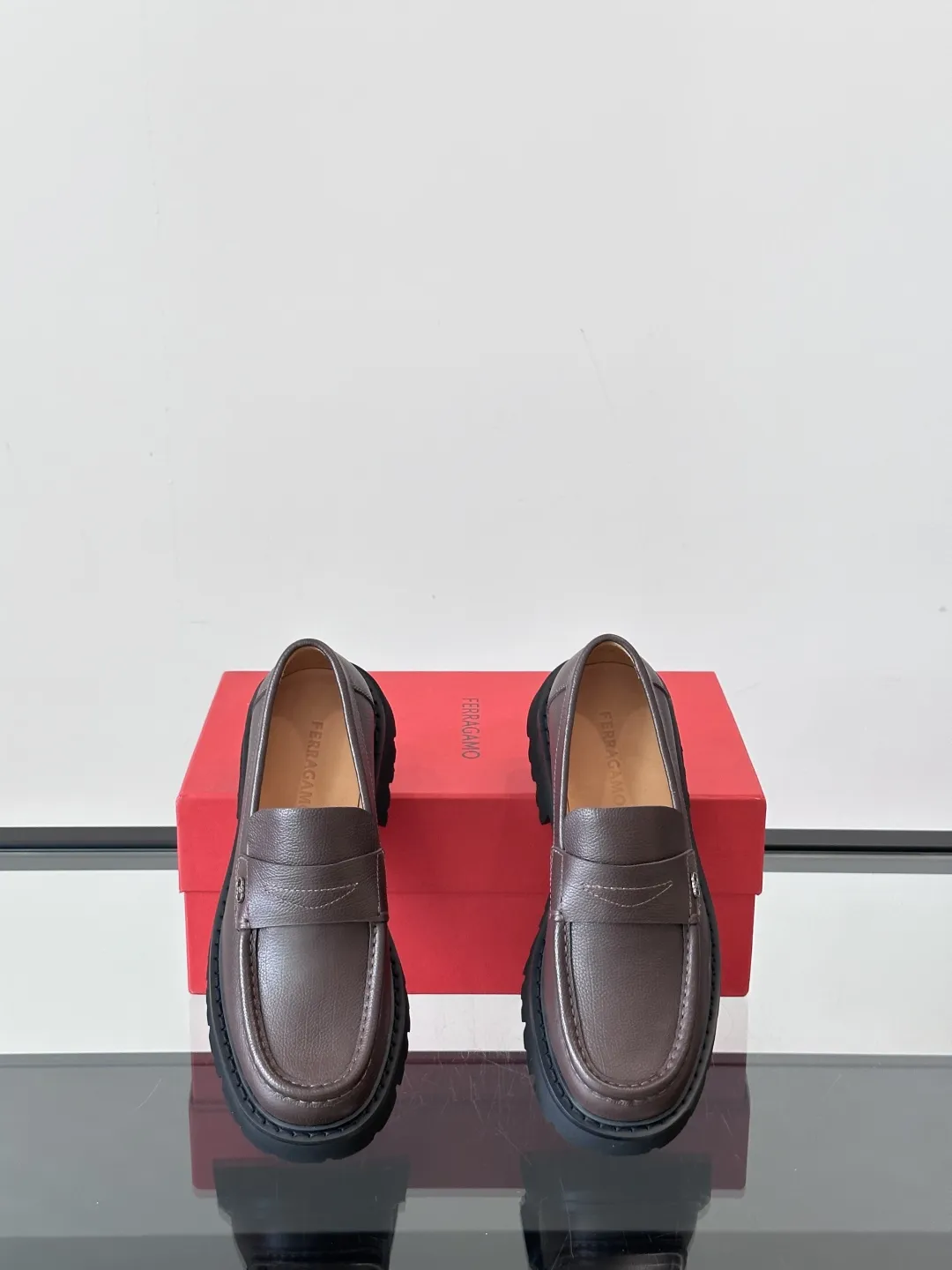 SALVATORE FERRAGAMO Мужские лоферы коровья кожа глубокий черный