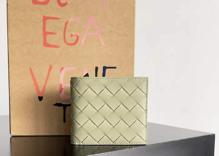 BOTTEGA VENETA Мужское Портмоне Intrecciato Bi-Fold