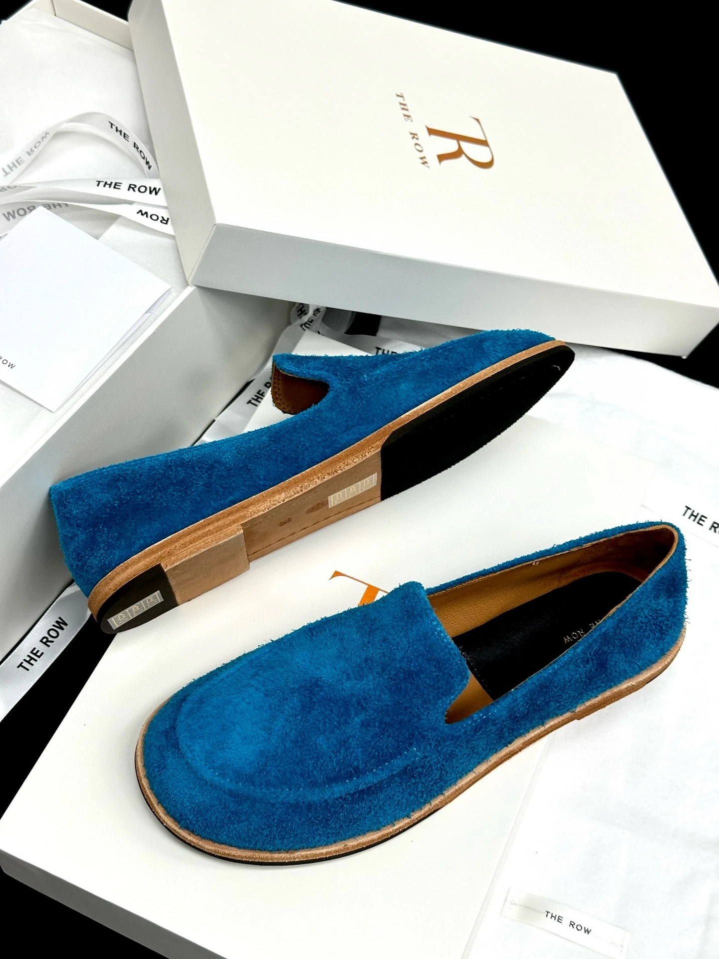THE ROW Замшевые лоферы 