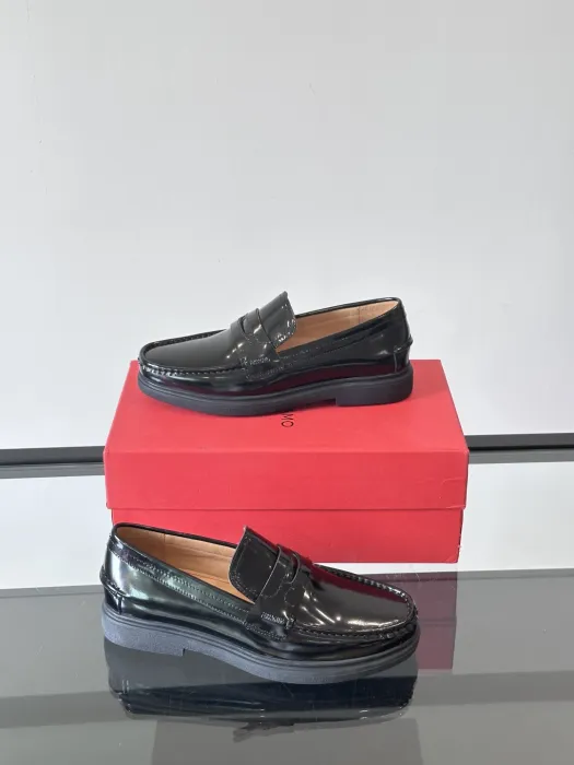 SALVATORE FERRAGAMO Мужские лоферы из коровьей кожи