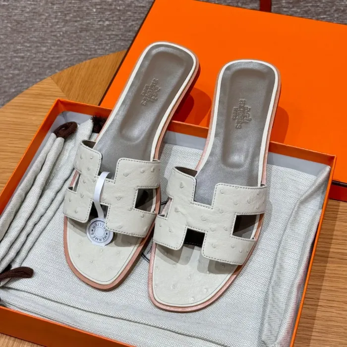 HERMES Женские сандалии Oran страус