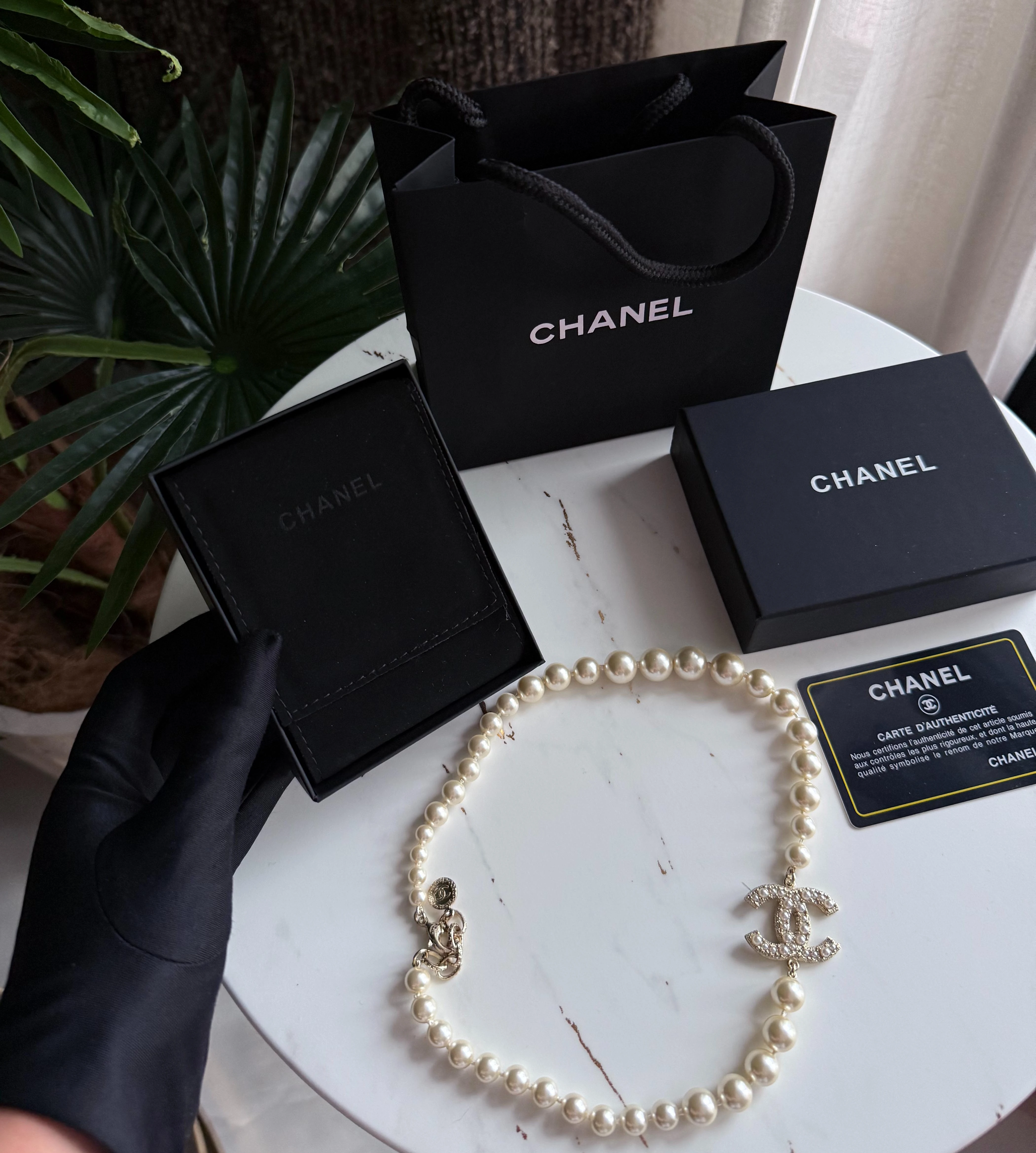 CHANEL Женские серьги и Колье из латуни с жемчугом CHANEL Женские серьги и Колье из латуни с жемчугом