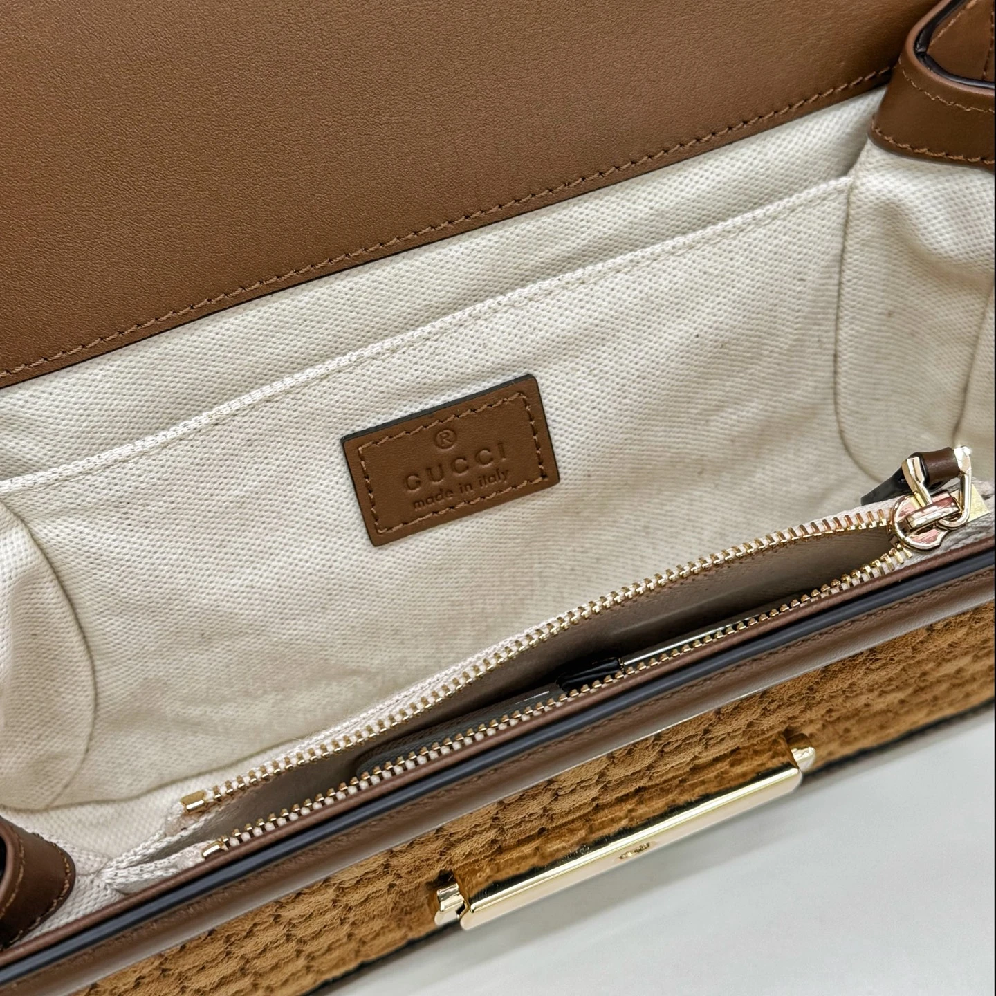 GUCCI Женская сумка Gucci go small shoulder bag