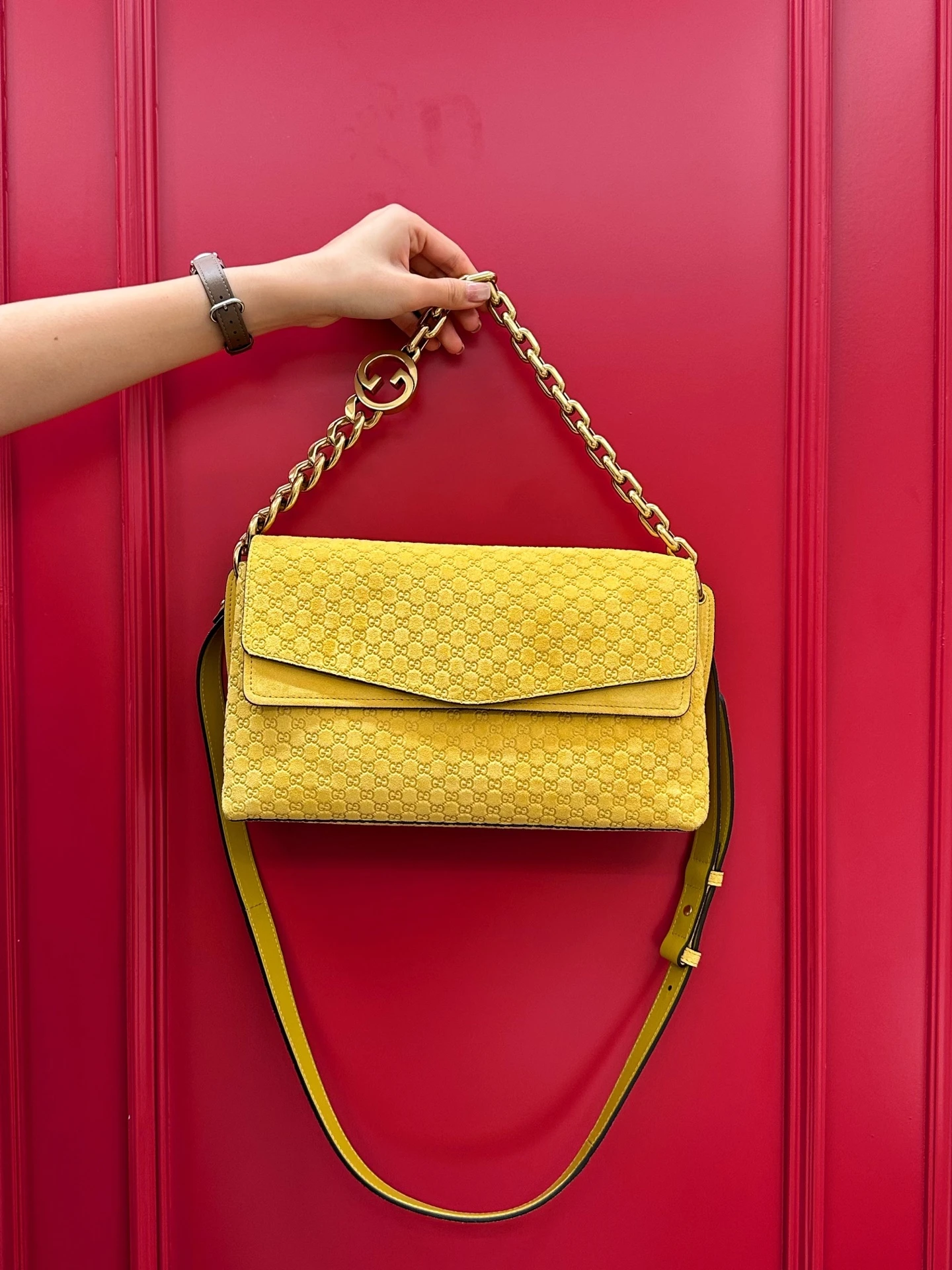 GUCCI Женская сумка Medium shoulder bag with chain