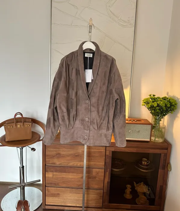 THE ROW Женская куртка из замши