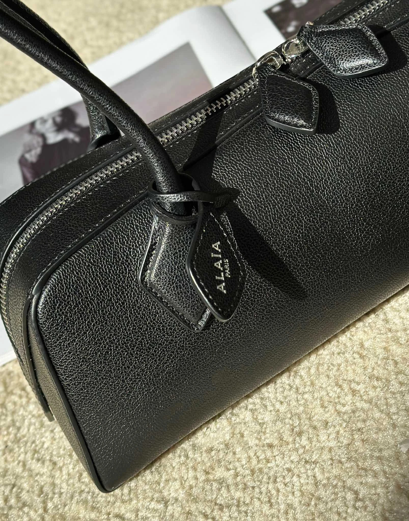 ALAIA Женская сумка Le Teckel комбинированная