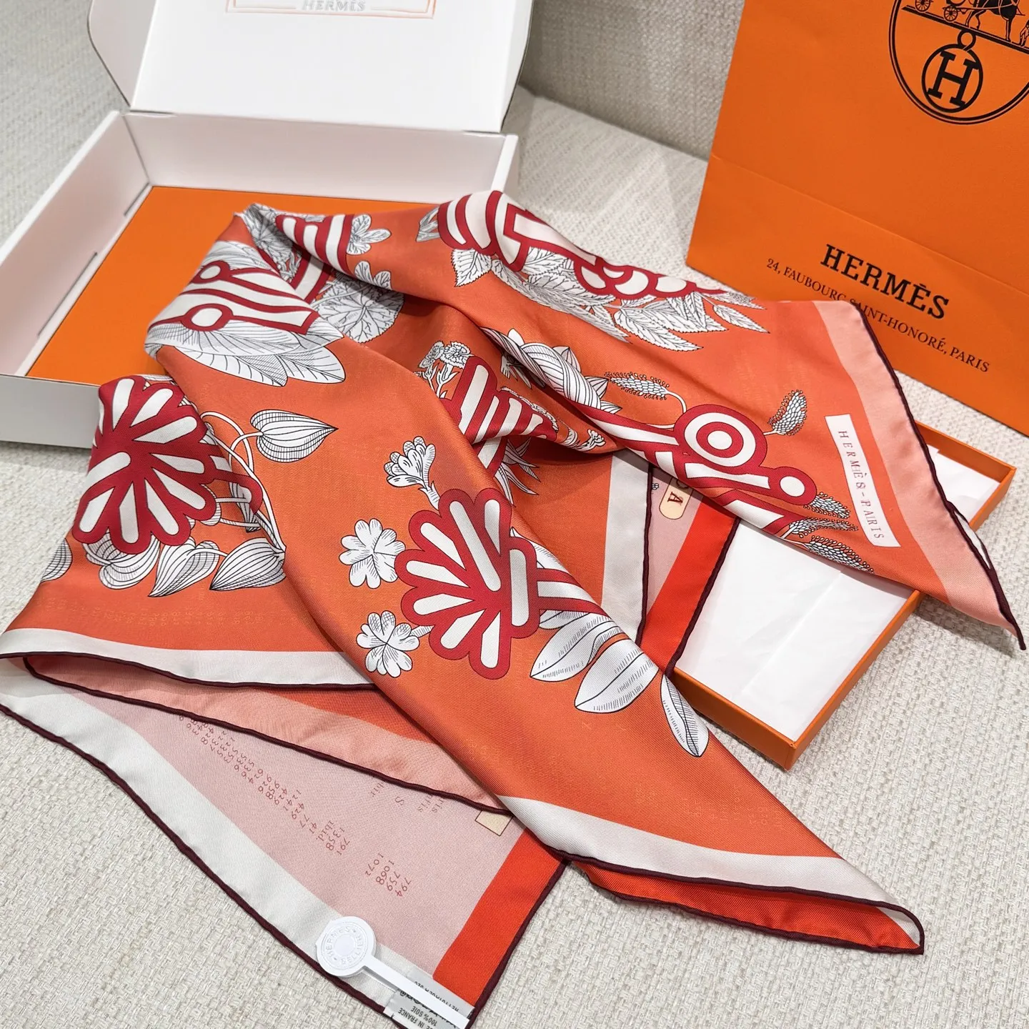 HERMES Женский платок из натурального шелка