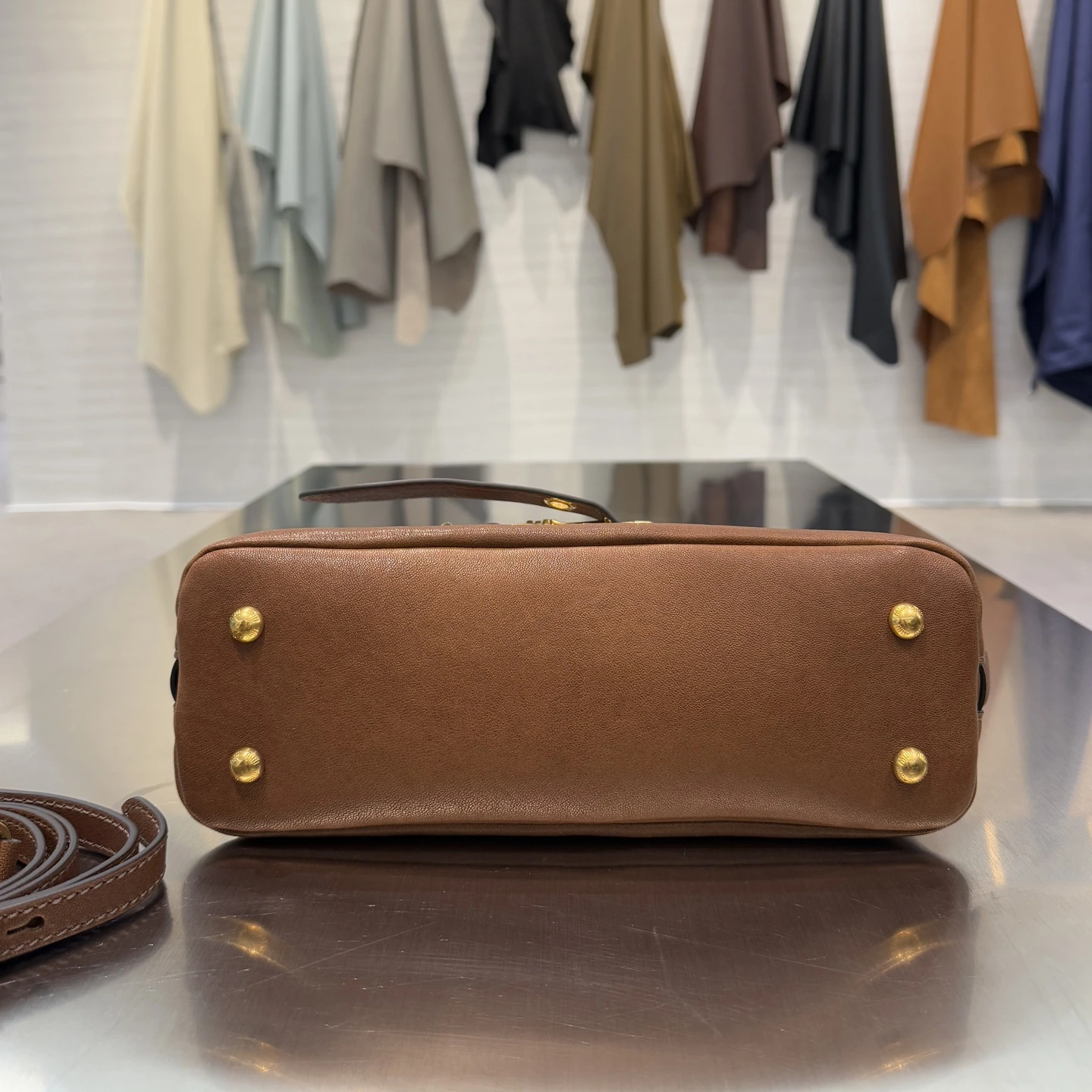 MIU MIU Женская сумка Aventure Nappa MIU MIU Женская сумка Aventure Nappa