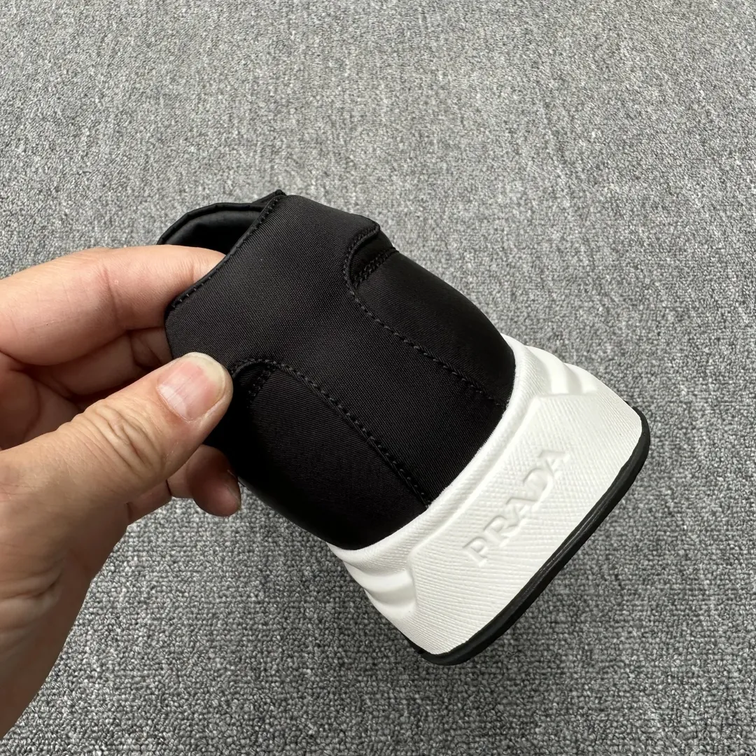 PRADA Мужские кроссовки из переработанного материала