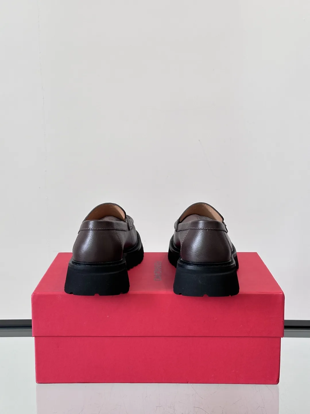 SALVATORE FERRAGAMO Мужские лоферы коровья кожа глубокий черный