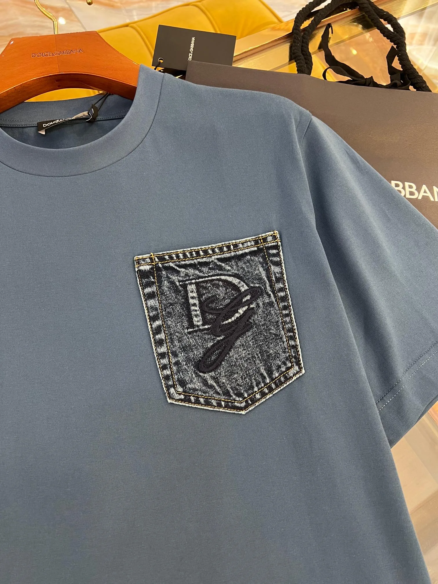 DOLCE & GABBANA Мужская футболка хлопок с нагрудным карманом DOLCE & GABBANA Мужская футболка хлопок с нагрудным карманом