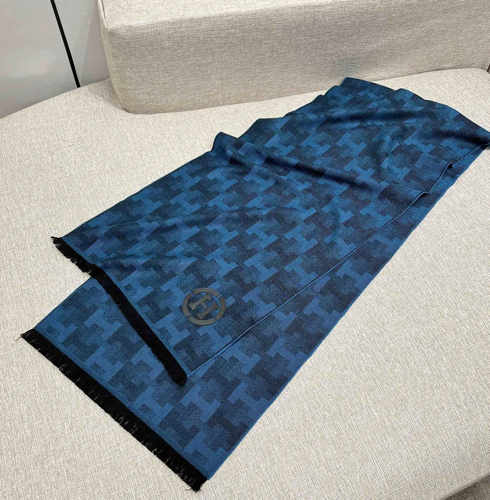 HERMES Мужской шарф из кашемира