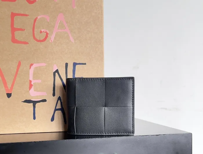 BOTTEGA VENETA Мужское Портмоне Cassette Bi-Fold