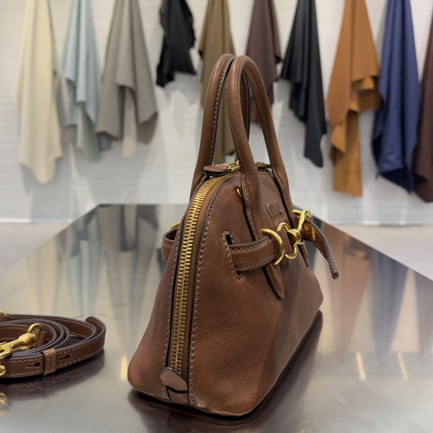 MIU MIU Женская сумка Aventure Nappa MIU MIU Женская сумка Aventure Nappa