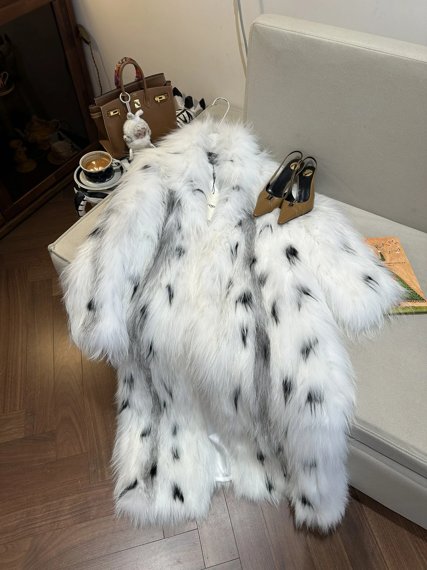 FENDI Женская шуба из меха лисы в длине макси FENDI Женская шуба из меха лисы в длине макси