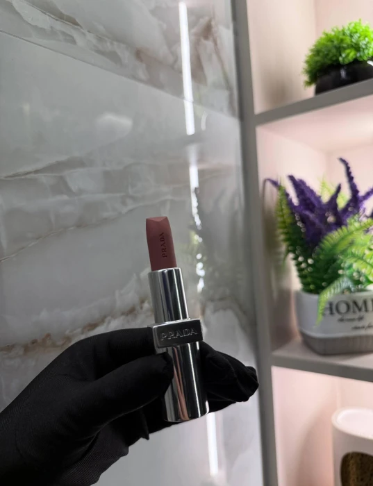 PRADA Monochrome Soft Matte Blur губная помада