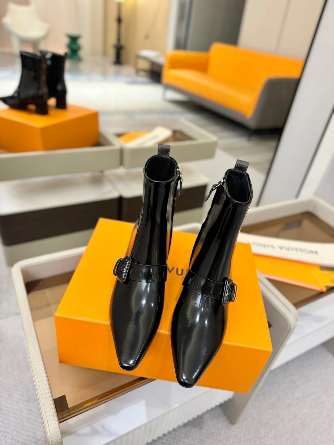 LOUIS VUITTON Женские ботильоны с острым мысом