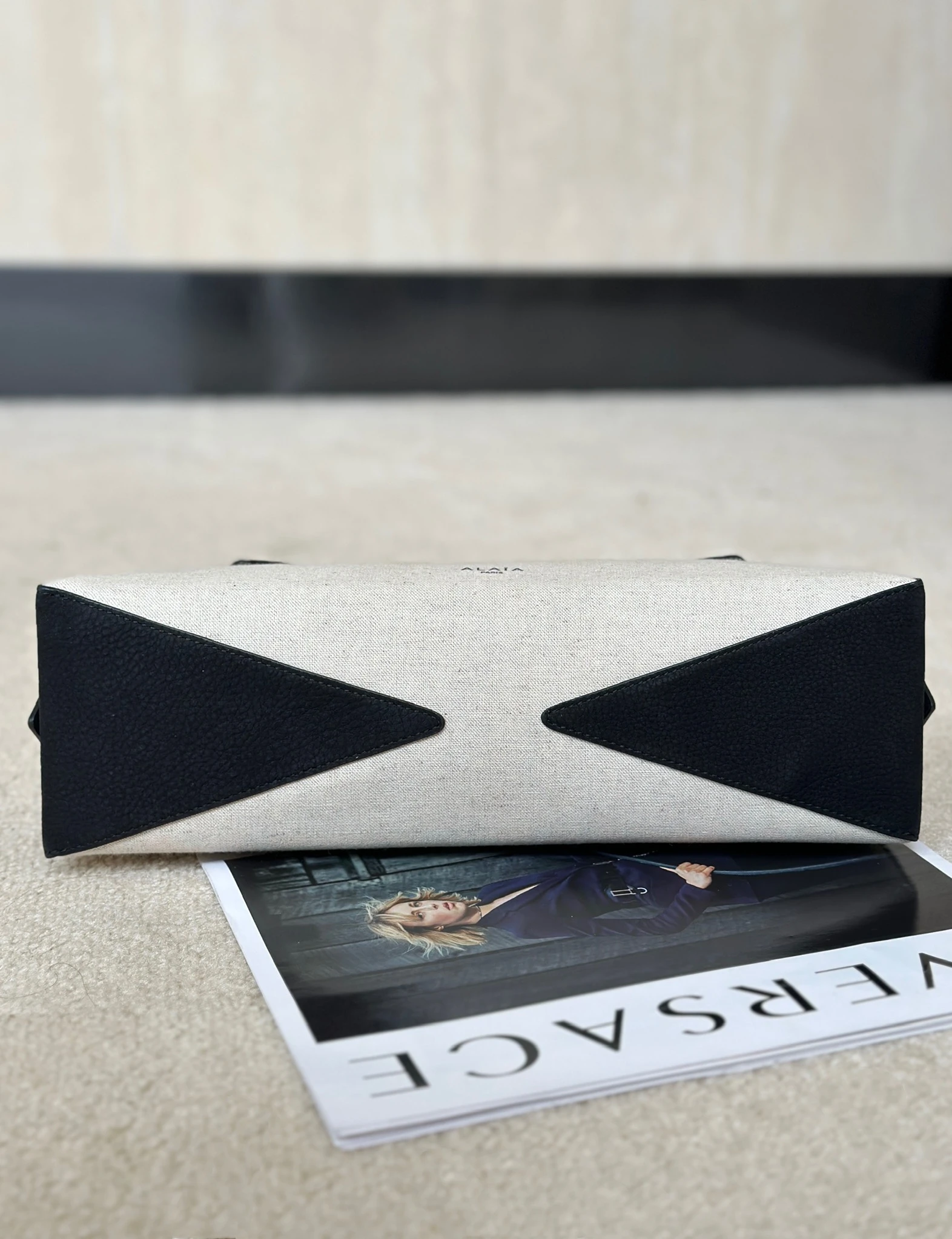 ALAIA Женская сумка Le Teckel комбинированная