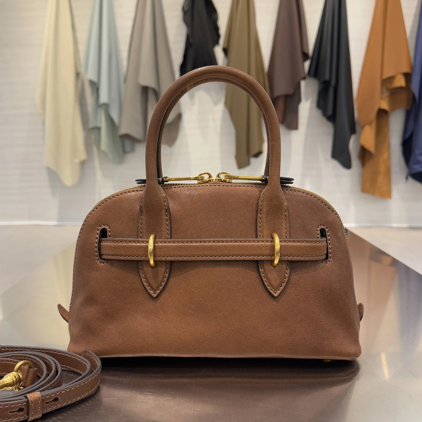 MIU MIU Женская сумка Aventure Nappa MIU MIU Женская сумка Aventure Nappa